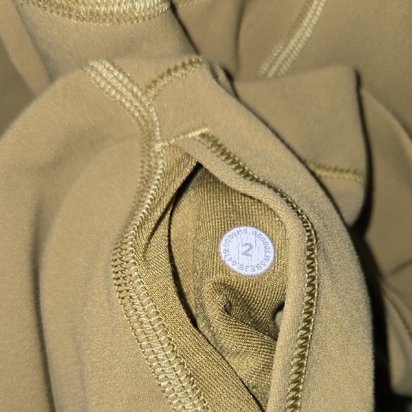 Lululemon High Waisted Crop Legging Size 2 - Picture 5 of 5